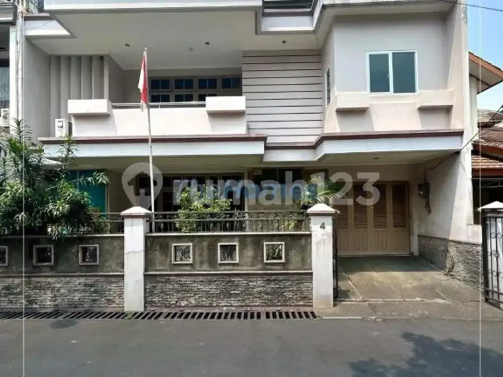 Rumah hadap taman lingkungan tenang dan nyaman harga menarik