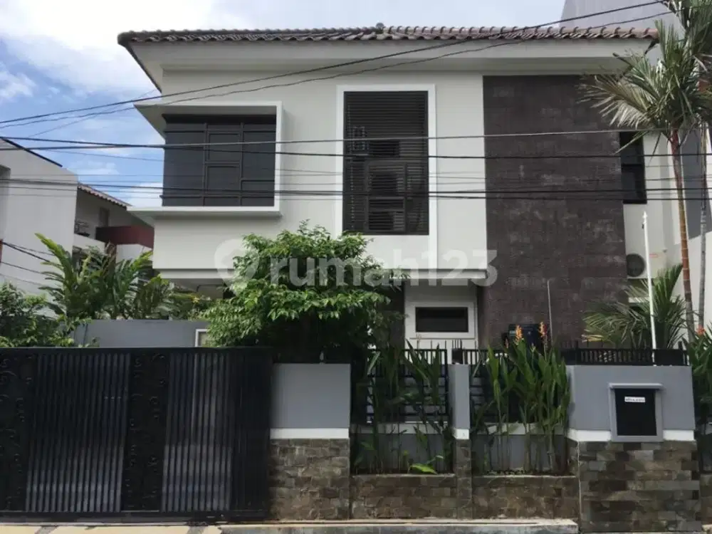 Rumah Siap Huni Dekat Eco Park Tebet Akses Depan Rumah Mobil