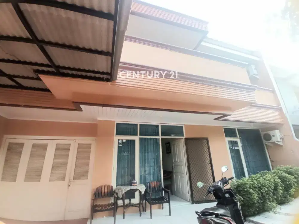 Rumah Luas Bagus Akses Mudah Dekat Fasilitas Umum Di Taman Modern