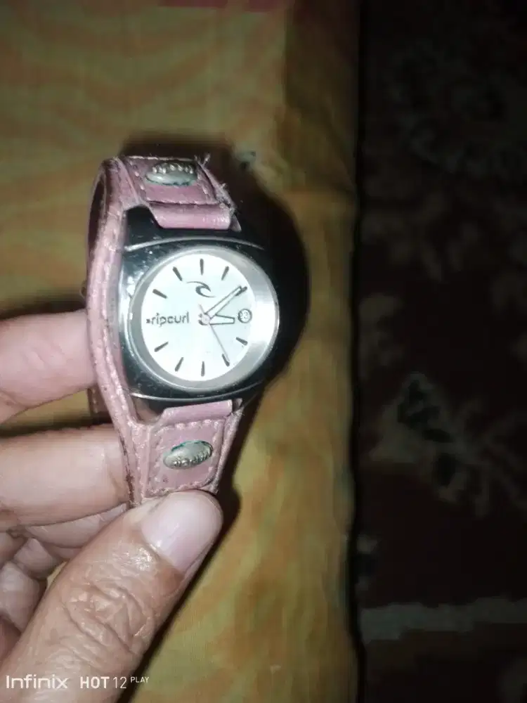 Jam tangan wanita merk Ripcurl