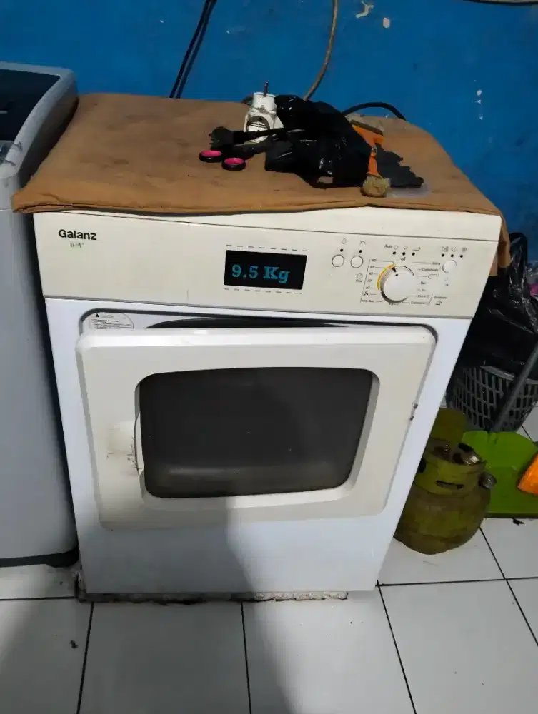 Mesin pengering atau drier pakaian