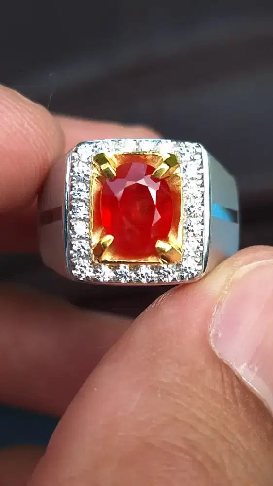 Orange sapphire