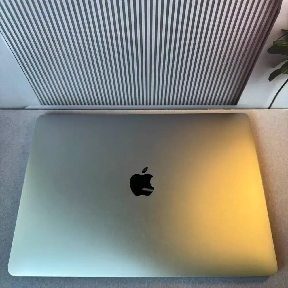 Macbook Air 13 inch 8/256gb Original Resmi Inter
