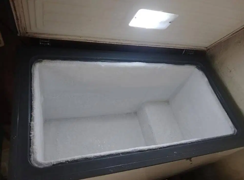 Dijual frezer second bekas pakai jualan