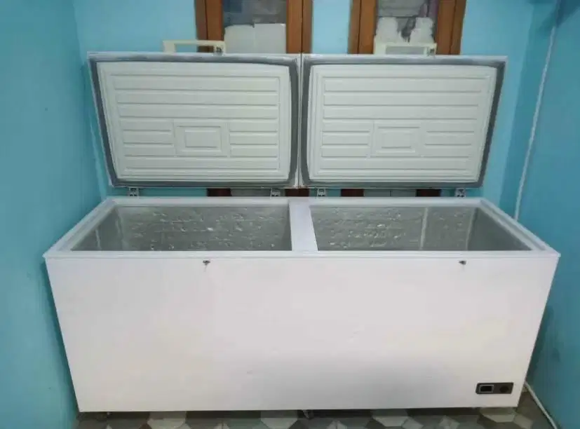 Frezeer box merek RSA, ukuran 715 ltr