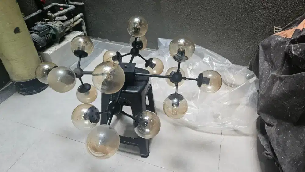 Lampu gantung industrial (12 bola lampu)