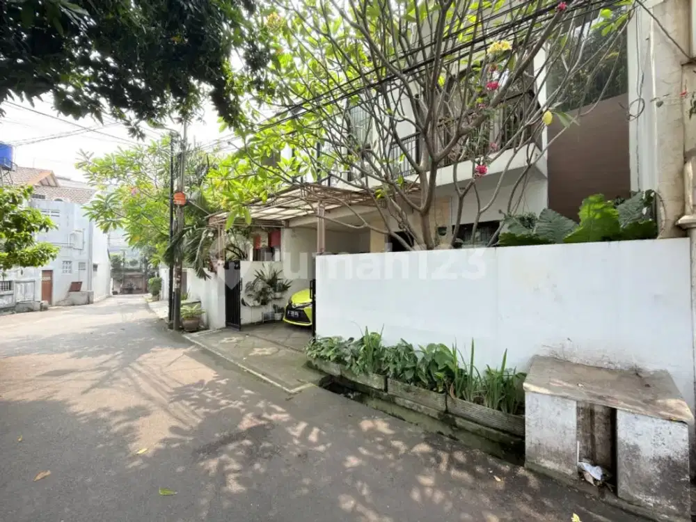 Rumah Minimalis Siap Huni Hadap Lapanga Parkir