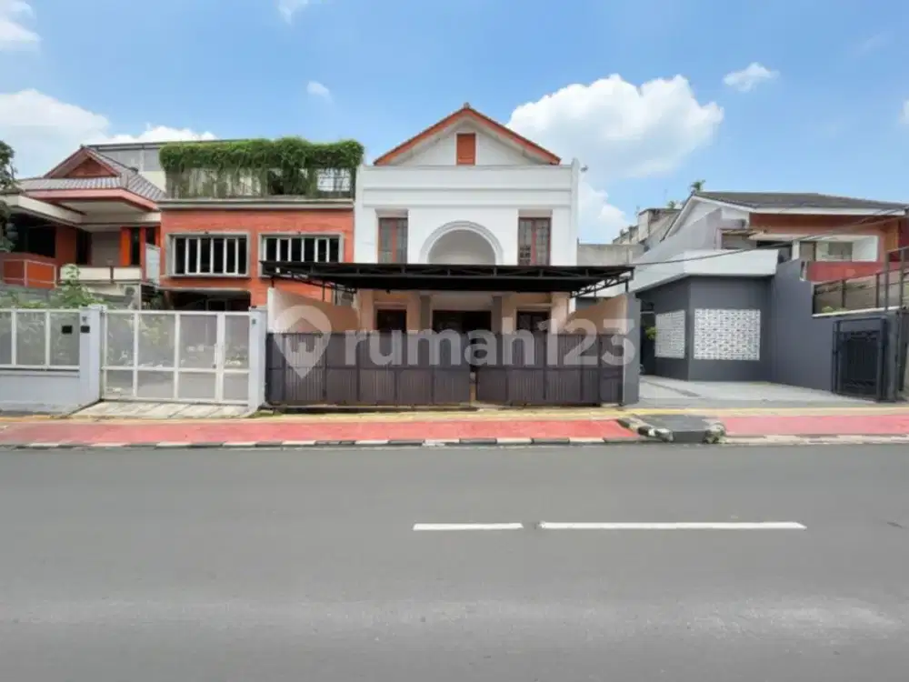 Rumah Toko Sangat Setrategis Dekat Taman Kota Cocok untuk Kantor atau Kuliner