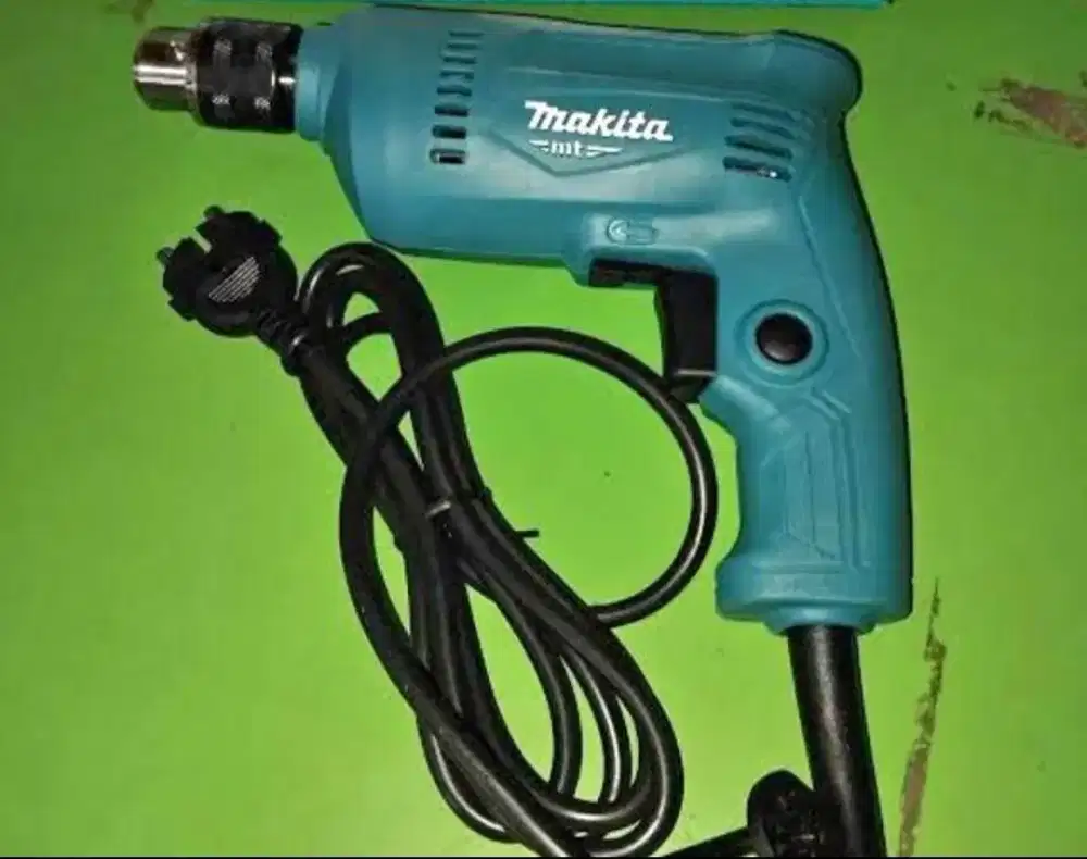 Bor makita mt60