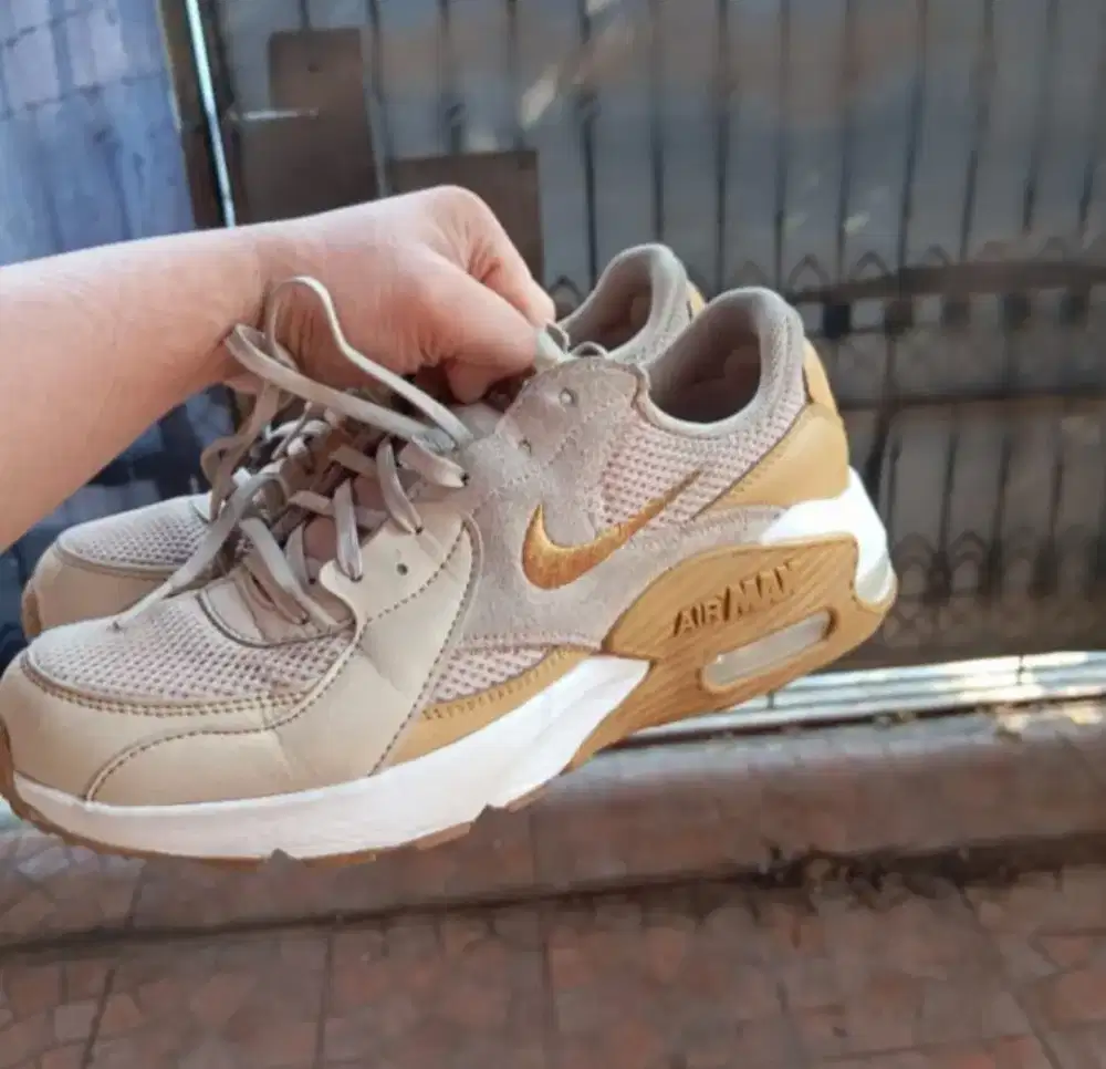 NIKE AIR MAX EXCEE size 40