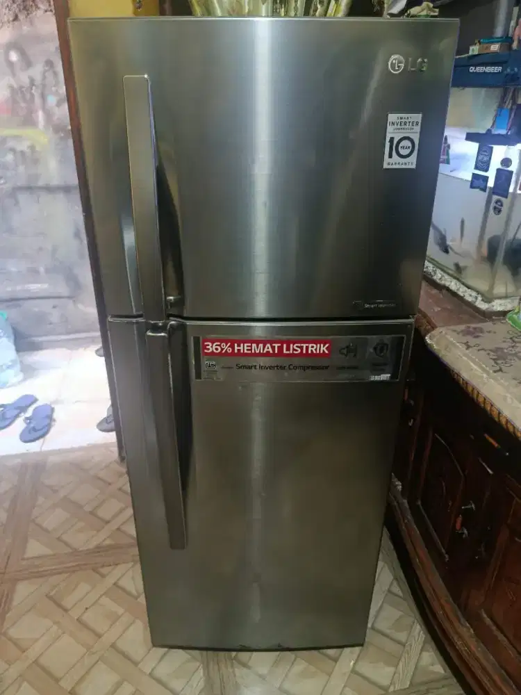Kulkas 2 pintu merek LG INVERTER
