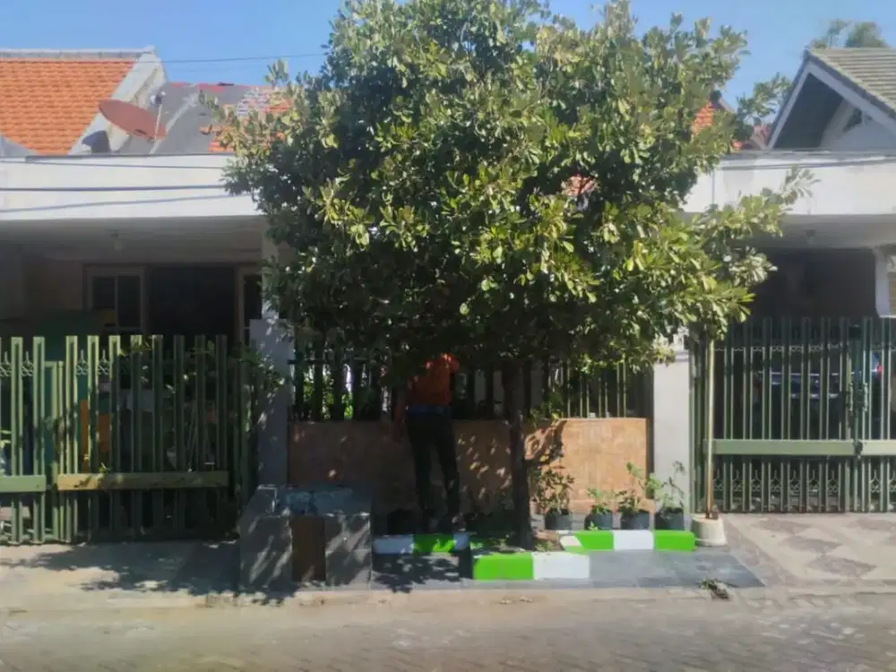 dijual rumah di jln raya jemursari surabaya