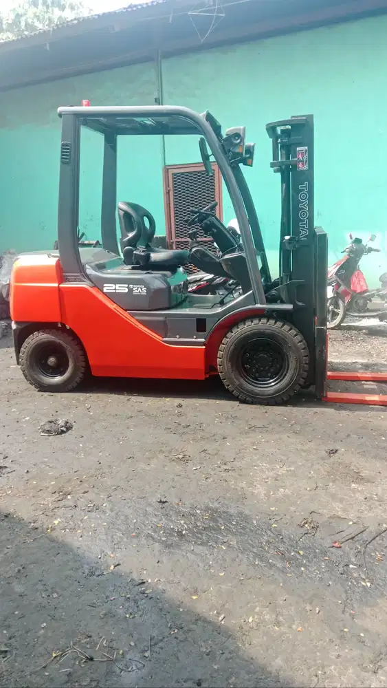 Forklift Second siap kerja