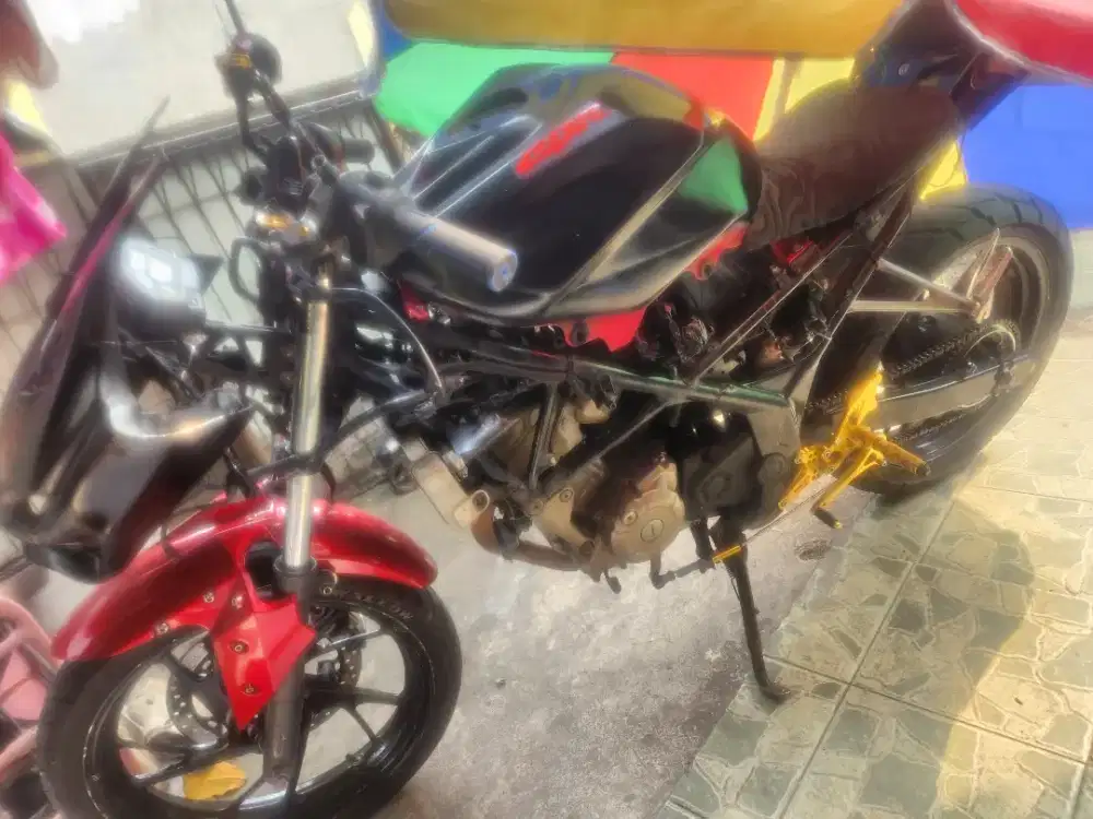 Rangka cbr lengkap dengan ban cuma mesin yang nggak