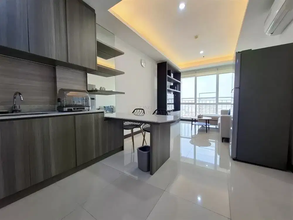 Dekat Museum MACAN & Tol Kebon Jeruk, Disewakan 2BR Hook AKR Gallery West Residences Fully Furnished, Rooftop Sky Pool, Gym & Lounge, Jakarta Barat