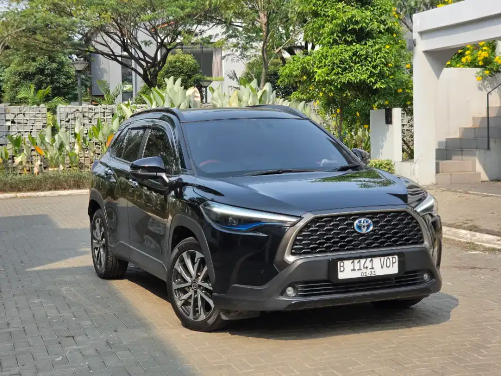 TOYOTA COROLLA CROSS HYBRID 2021 KM LOW