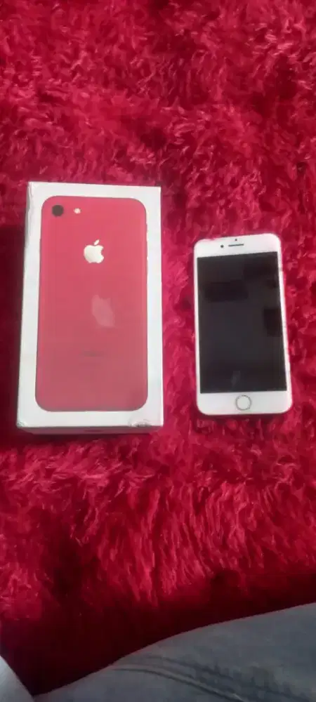 Iphone 7. 128 gb. Warna merah