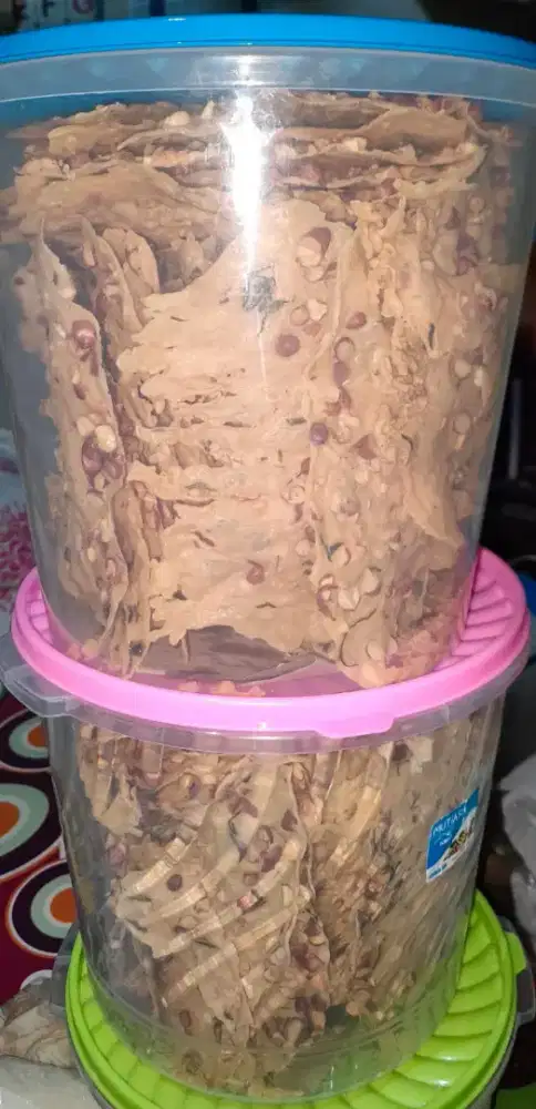 Peyek  momreifan