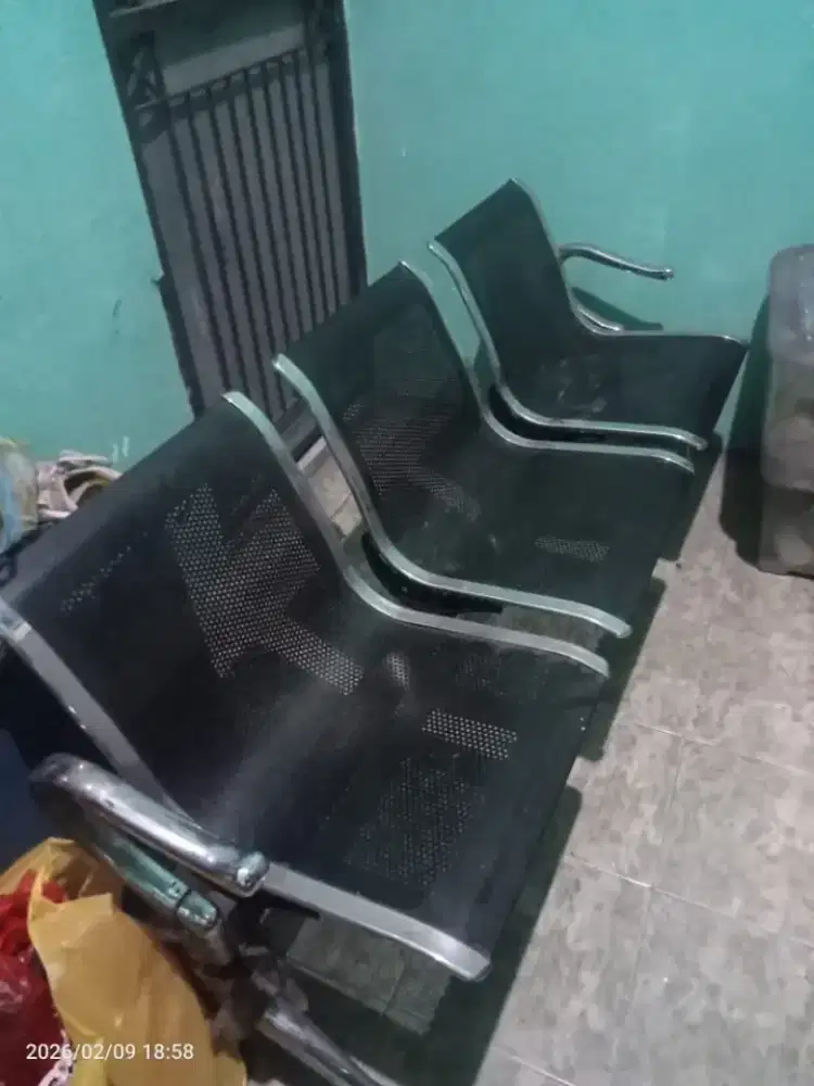 Kursi besi tahan lama
