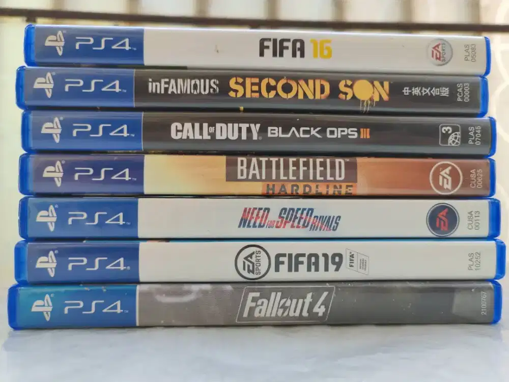 Kaset ps4 ori ada 8 pcs