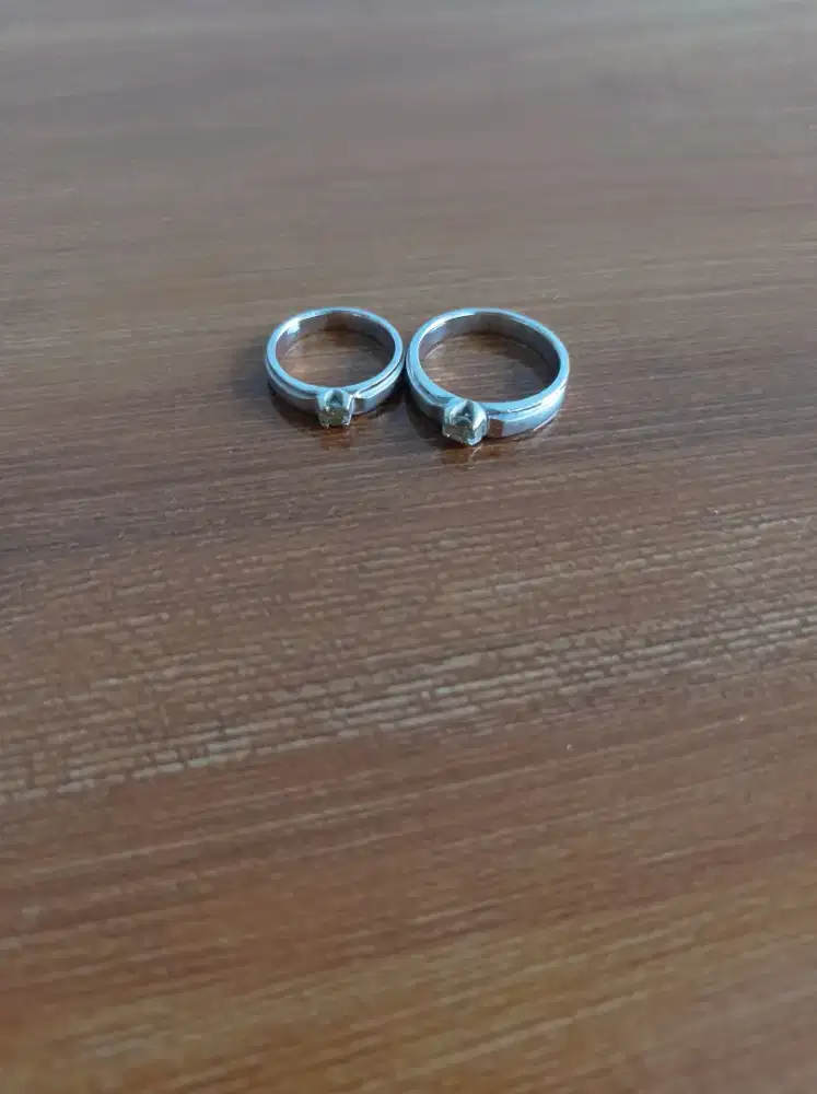 Cincin emas putih berlian