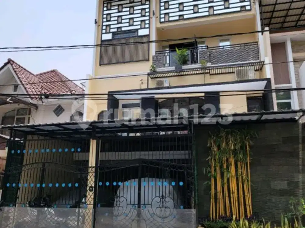 Dijual Rumah Murah Dibawah NJOP 3 Lantai Deket Sekolah di Kelapa Gading