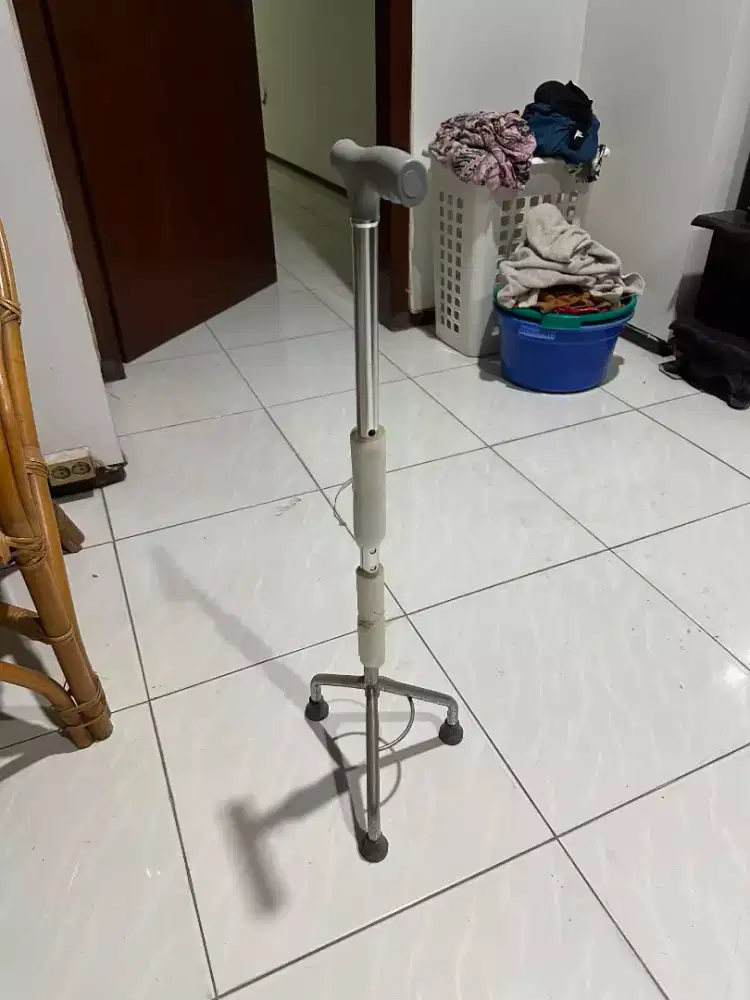 tongkat lansia kaki 3