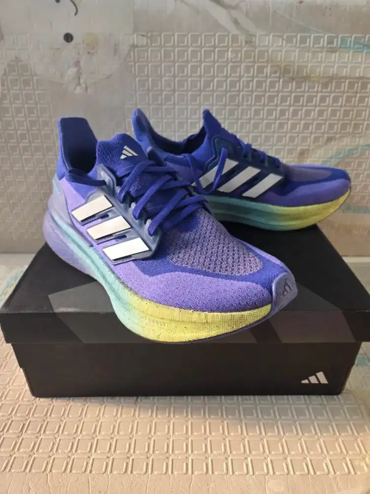 Sepatu Running Adidas Ultraboost 5