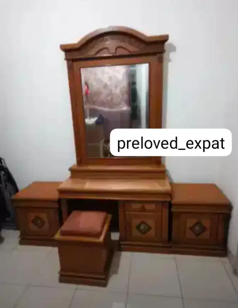 Set meja rias kayu Jati