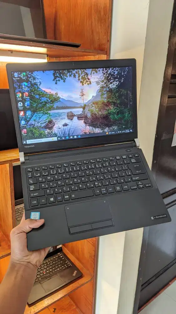 Toshiba Dynabook R73 Core i3 Gen 6 RAM 8GB SSD 128GB Bergaransi