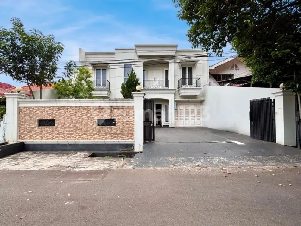 Rumah Mewah Lokasi Kawasan Bisnis Strategis, Akses Mudah Lingkungan Aman & Nyaman