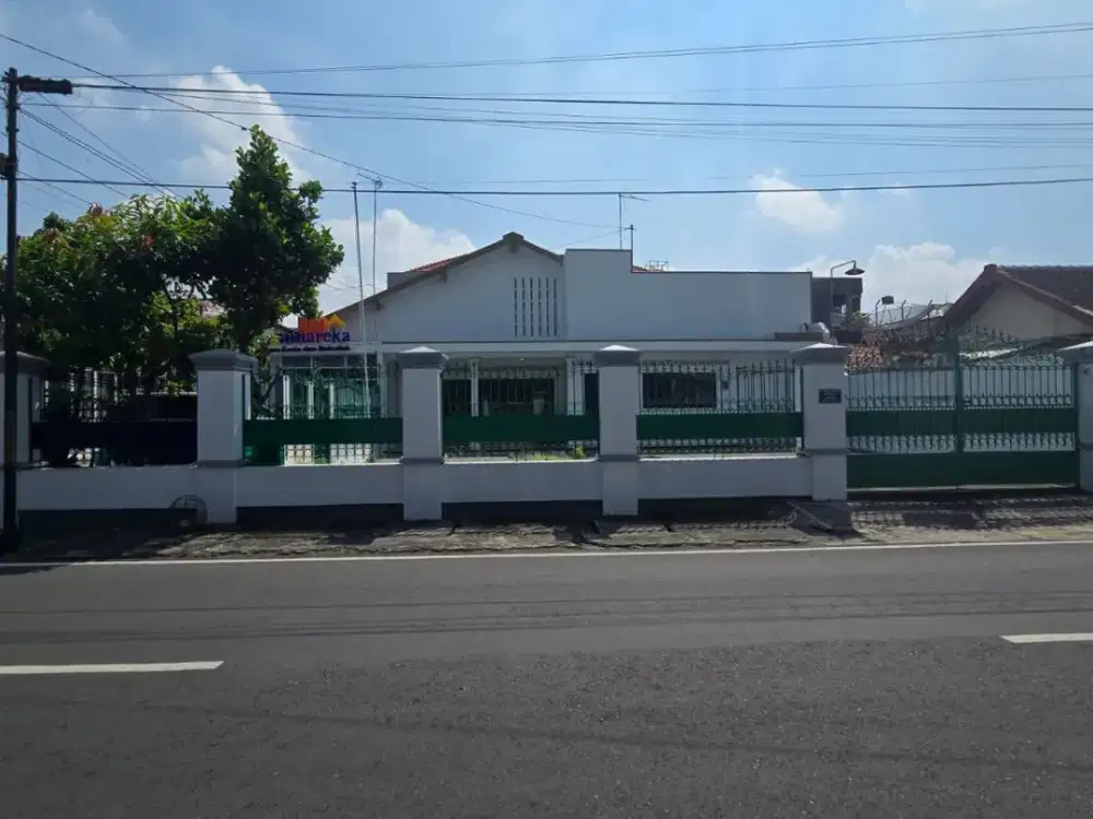 Rumah Strategis Dekat Solo Grand Mall & Jalan Slamet Riyadi, Solo