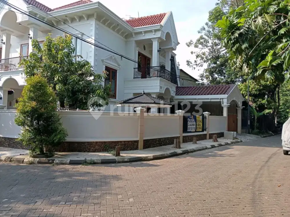 Jual Murah Bu, Jarang Ada,Di Bawah Harga Pasar, Rumah Hoek 2 Lantai, 5 Kamar, di Kelapa Gading