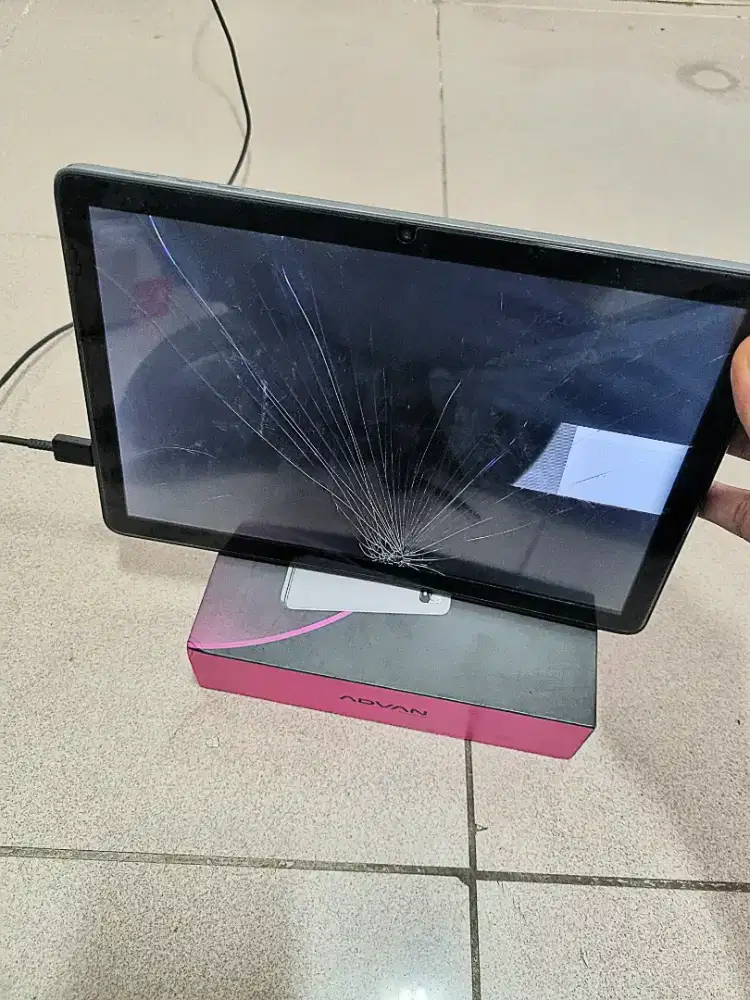 Dijual Tablet Advan A10 Ram 4/64 Minus Layar nya  pecah, lainya normal