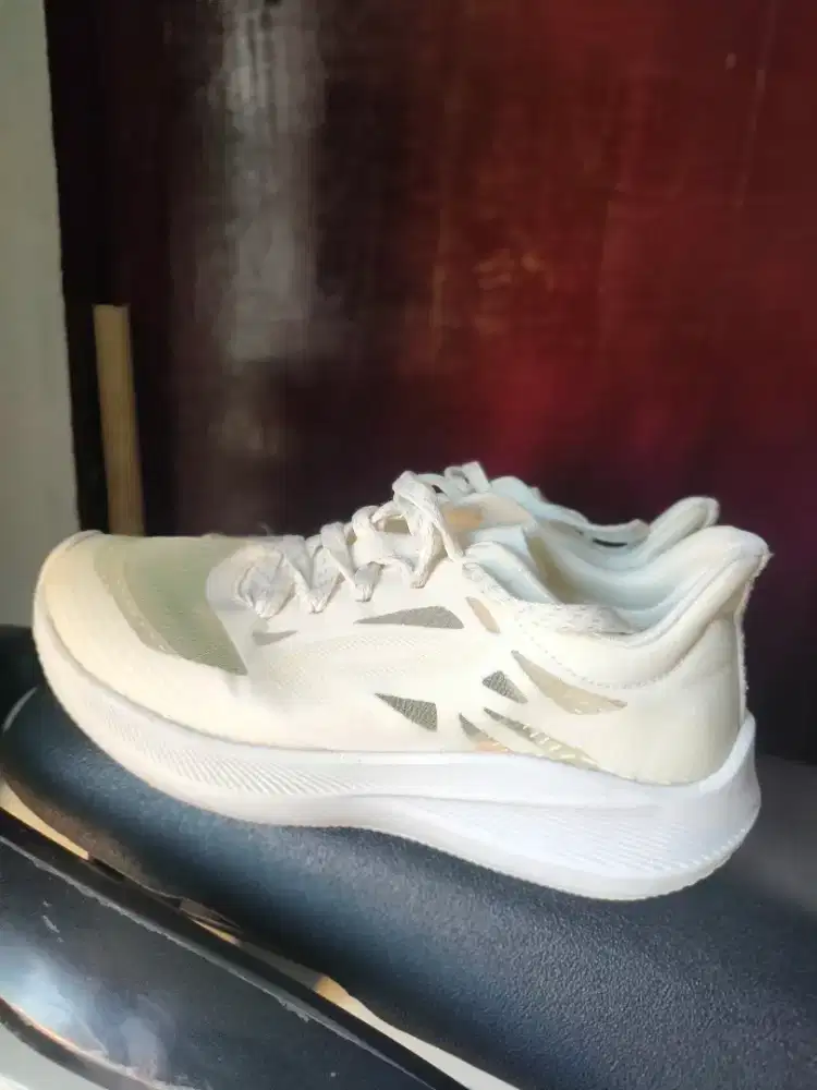 Jual sepatu pemakaian cewek terawat