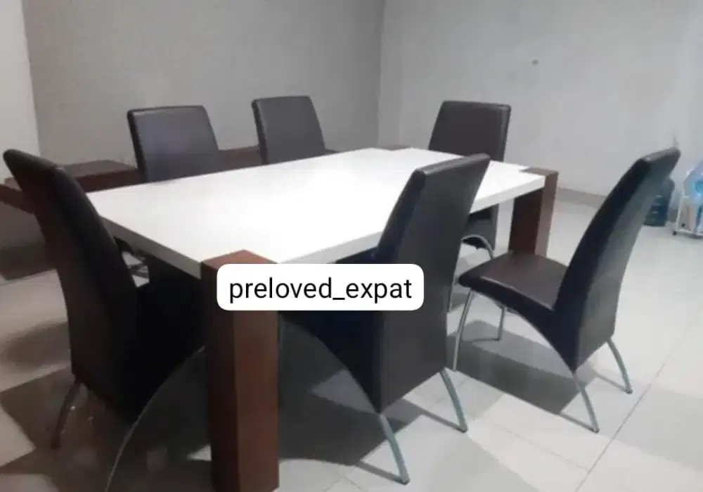 Set meja makan Informa