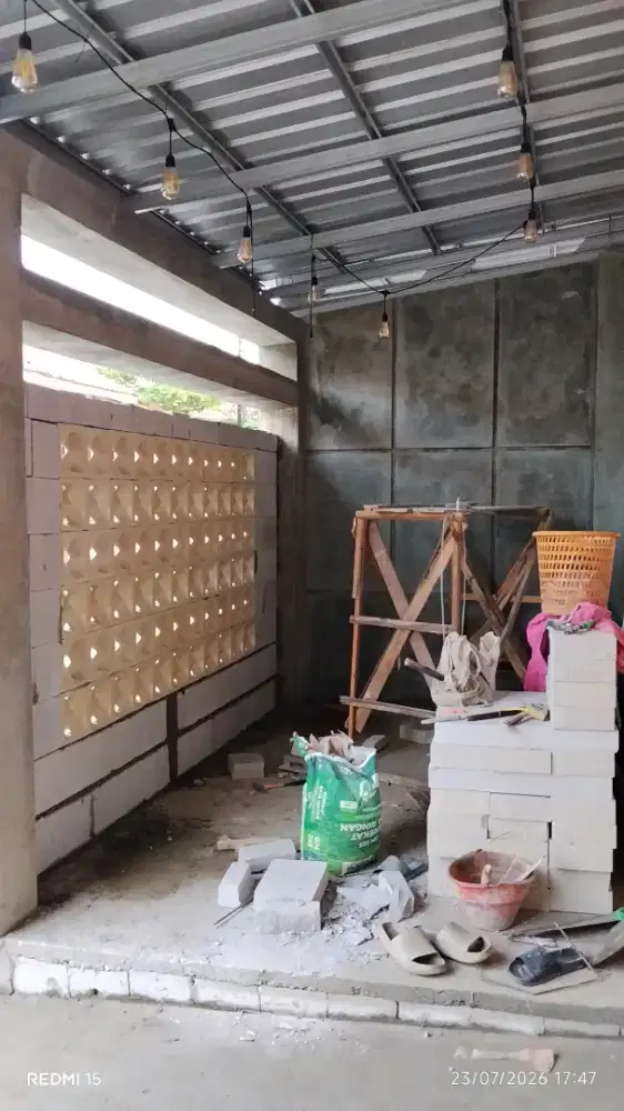 Tukang kayu dan batu