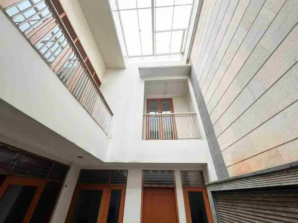 Rumah 2 Lantai Full Furnished Siap Huni di Blok M Kebayoran Baru