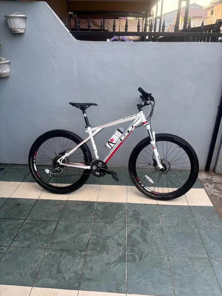 sepeda gt avalanche 2.0