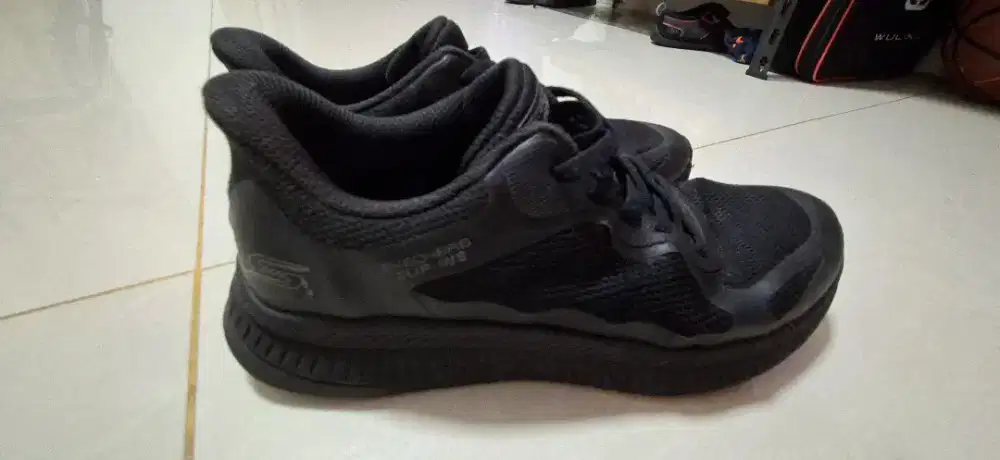 Sepatu anak sekolah skecher yg mahal no.38 (25cm) MURAH