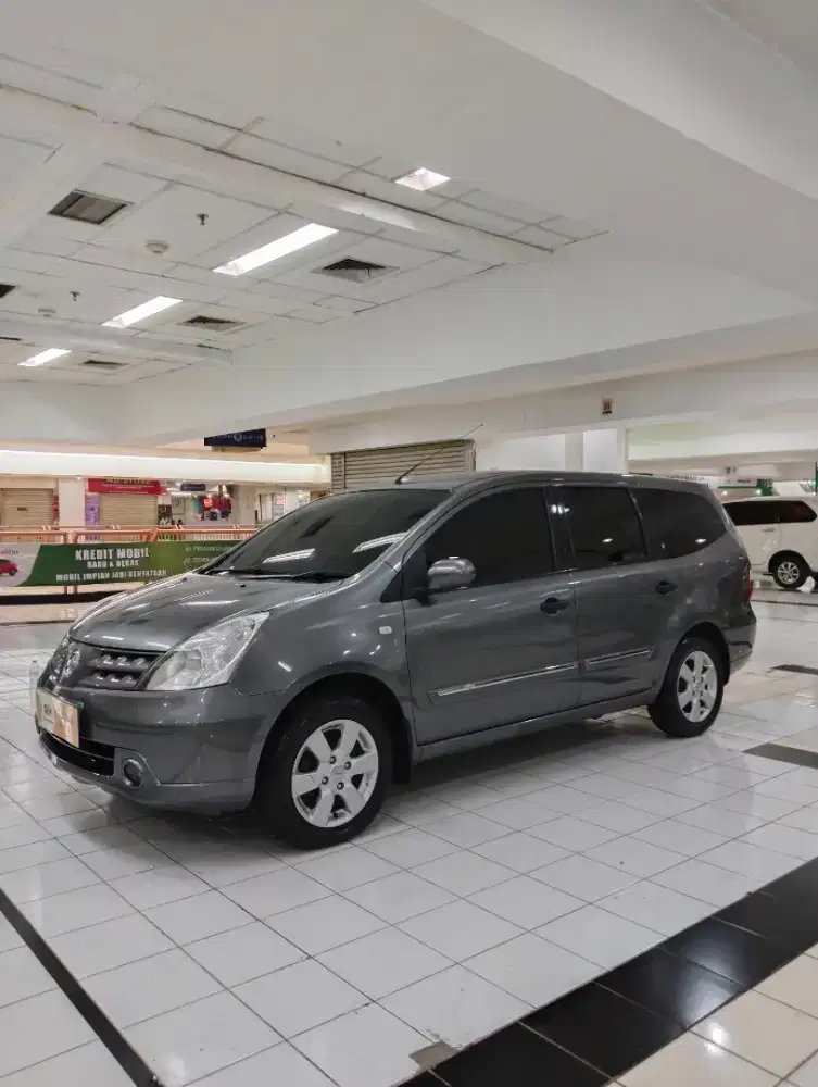 GRAND LIVINA 1.5 XV Matic 2010