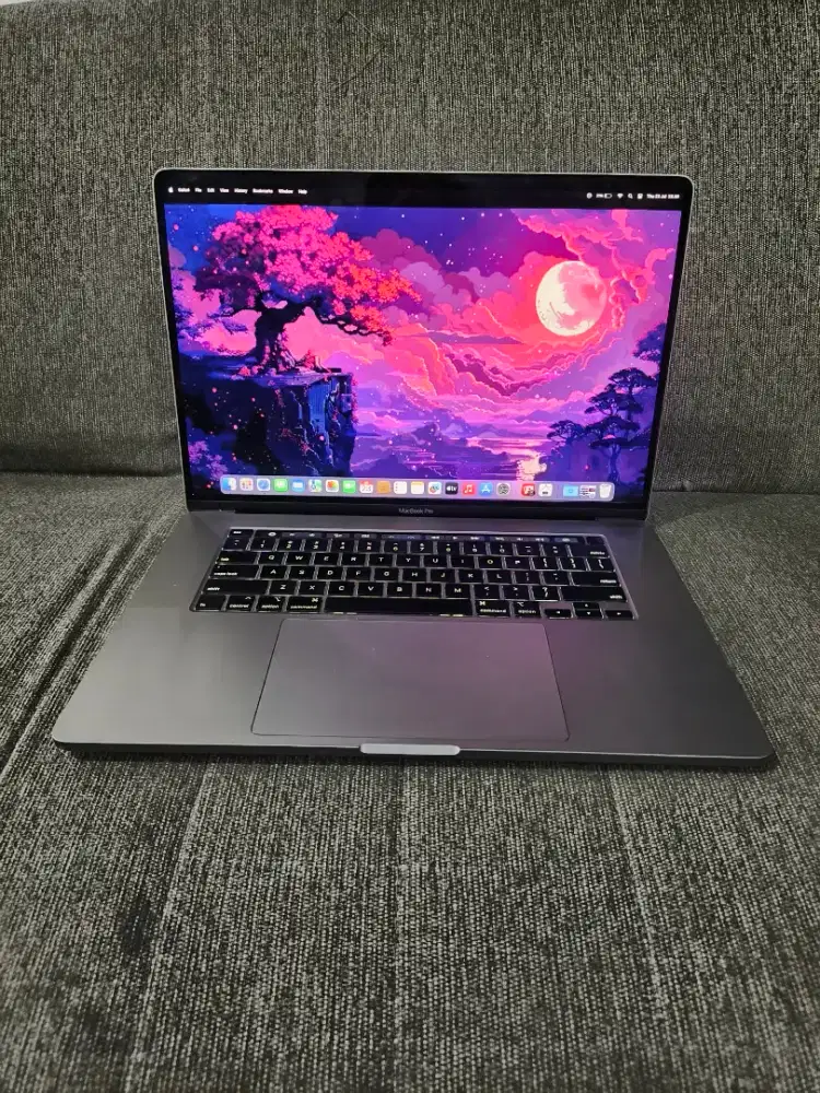 MacBook Pro Retina 16in 2019 (Toschbar)
Core i7
Dobel VGA
Ram16/512GB