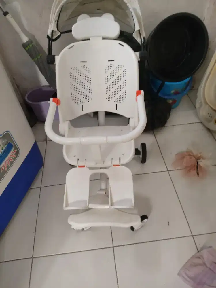 Stroller putih anak anak
