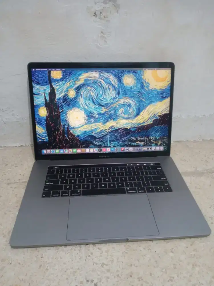 MacBook Pro Retina 15in 2019(Toschbar) Core i7
Dobel VGA 
Ram 16/256GB