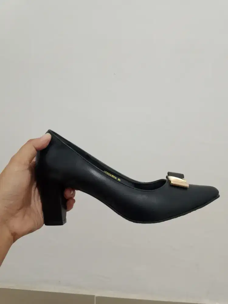 Sepatu kerja Elisabet 38
