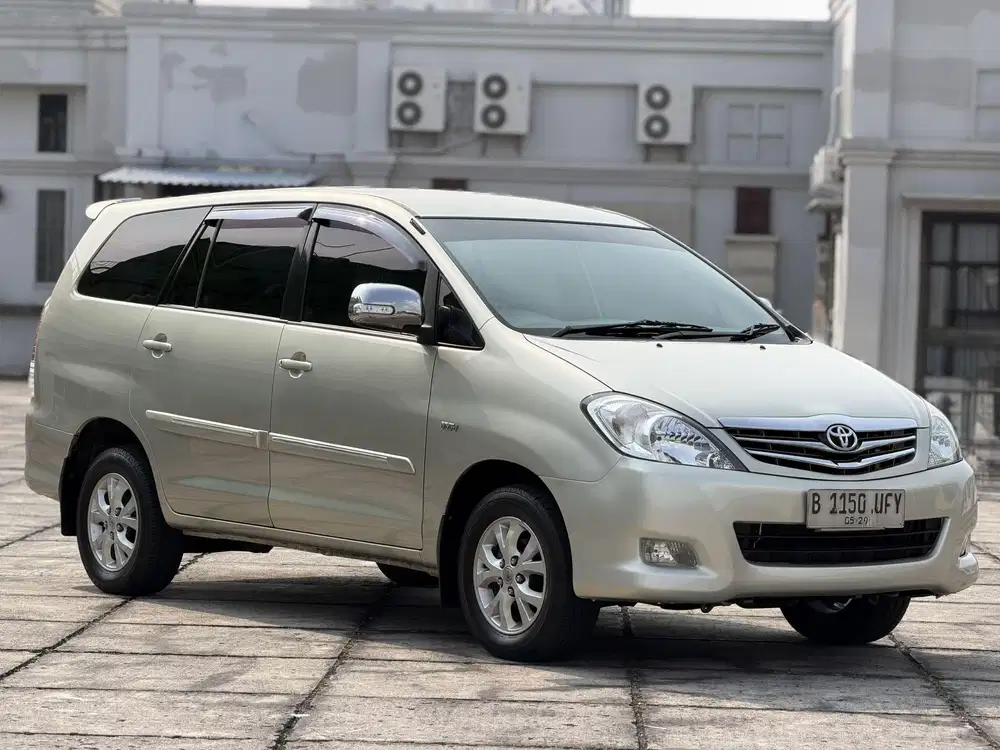 Toyota Innova 2.0 G AT 2010