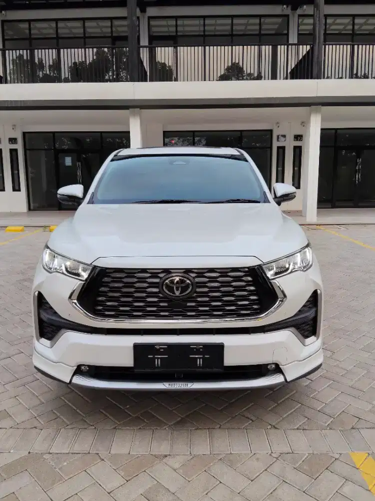 Innova Zenix Q Hybrid Modelista Low KM