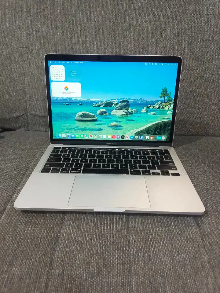 MacBook Pro retina 13in 2020 TouchBar
Core i5
Ram 16 GB
SSD 512 GB