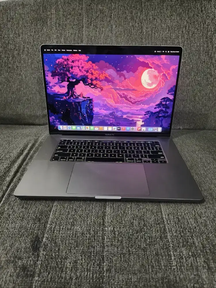 MacBook Pro Retina 16in 2019 (Toschbar) Core i7
Dobel VGA 
Ram16/512GB