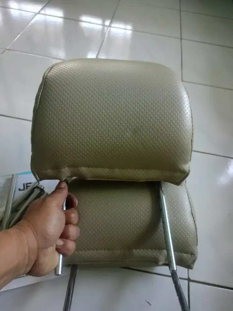 Head rest Ertiga sandaran kepala bangku depan
